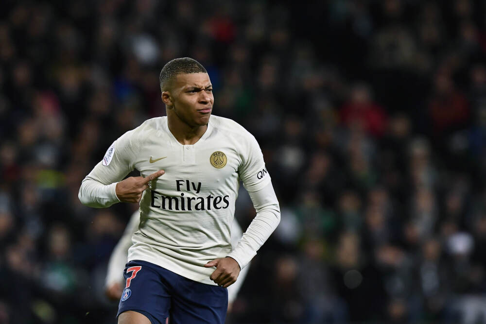 高中生带手机被停课1个月 家长无奈